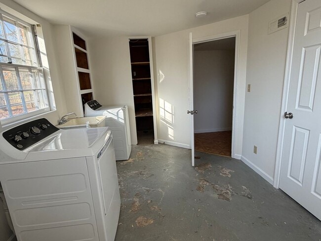 Building Photo - 415 Carrsbrook Dr