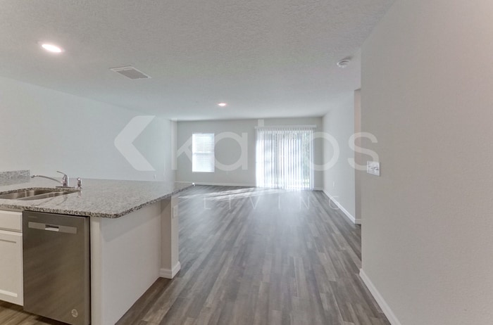 Building Photo - 1244 W Hanover Ln