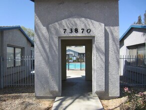 Building Photo - 2 Bedroom 1.5 Bath - Pool
