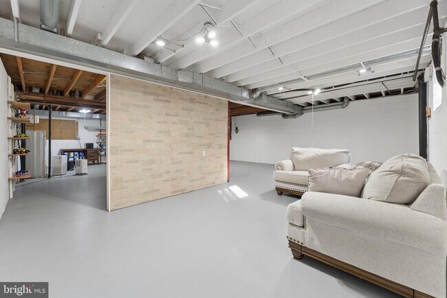 Building Photo - 2302 Tanglevale Dr