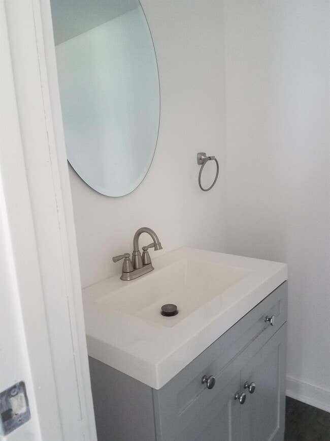 Building Photo - 145 N Brooksvale Rd