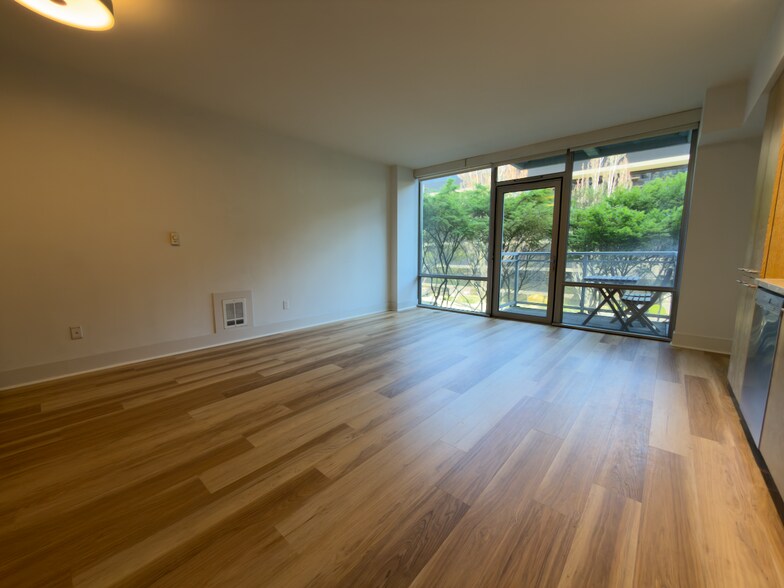 Building Photo - 2911 2nd Ave