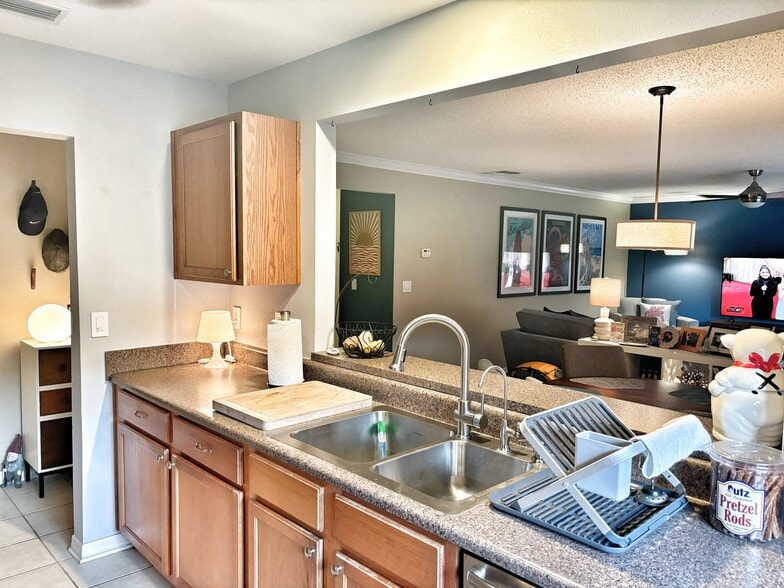 Building Photo - 1850 Toucan Way