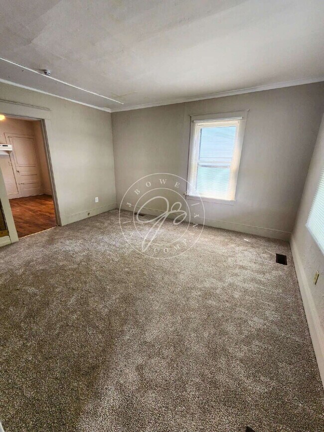 Building Photo - Spacious 3-Bedroom Home with Bonus Room and 1.5 Baths