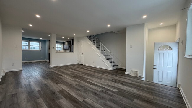 Building Photo - 12611 Biscayne Dr