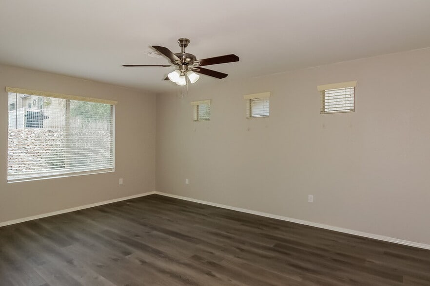 Building Photo - 10584 E Pleasant Pasture Dr