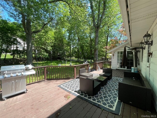Building Photo - 38 Gedney Park Dr