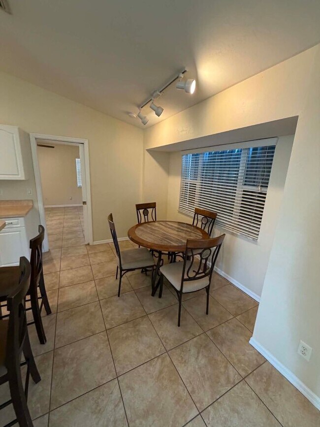 Building Photo - Your Dream Home Awaits in Port Charlotte!