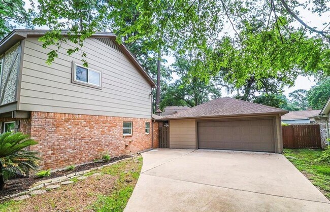 Building Photo - 15626 Canterbury Forest Dr