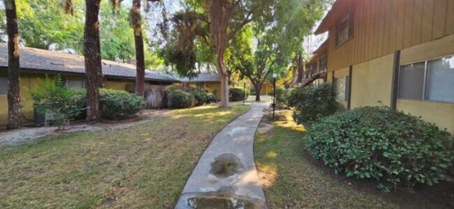 Building Photo - Cozy apartment for rent in Visalia