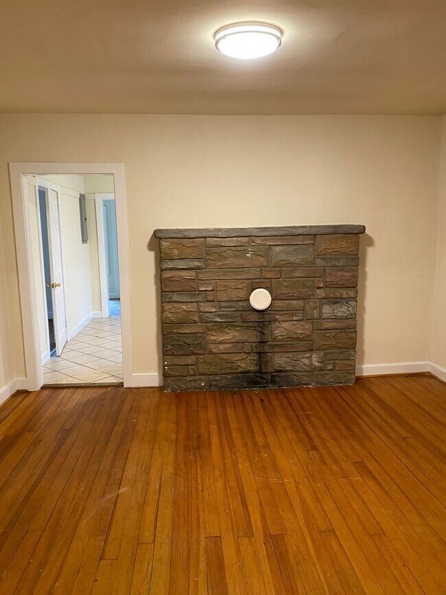 Building Photo - 2700 E Belt Blvd