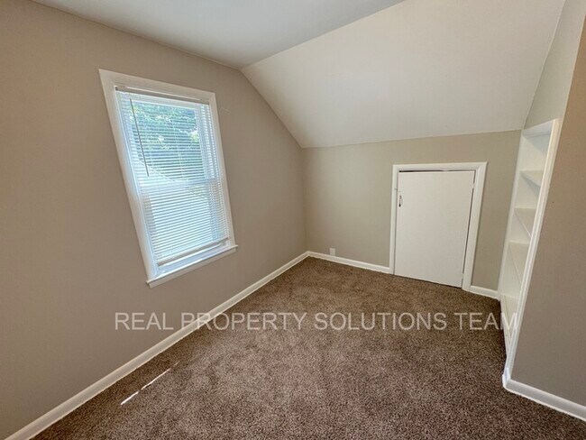 Building Photo - 928 Blenheim Rd