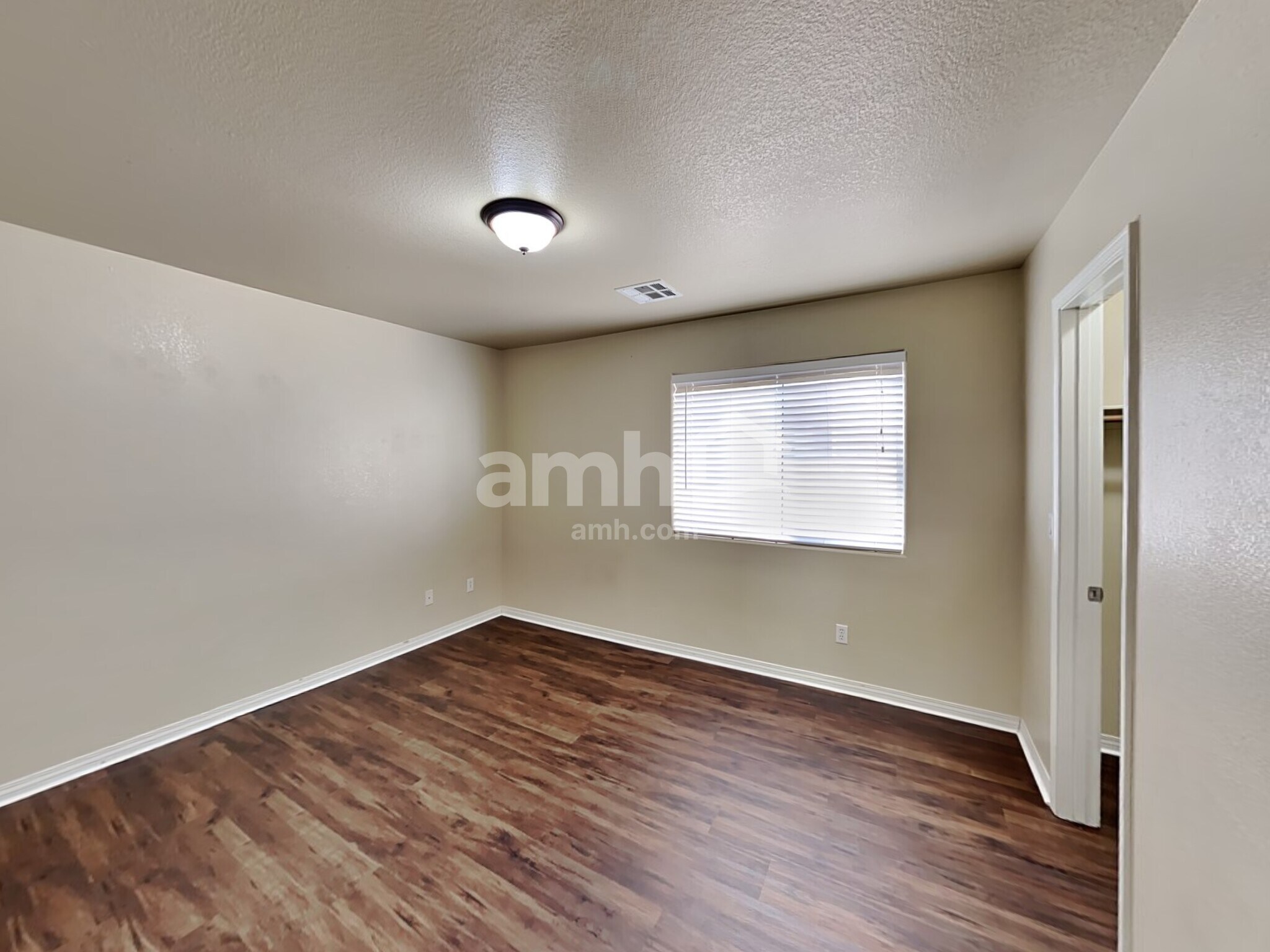 Building Photo - 7269 Vinca Rd