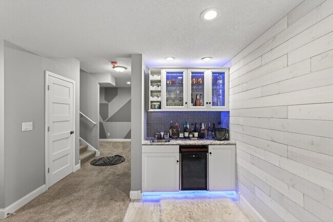 Building Photo - 15275 Plumstone Dr