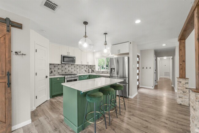 Building Photo - 12111 Whittington Dr