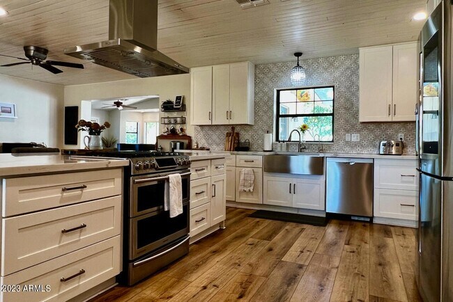 Building Photo - 4327 E Rancho Dr