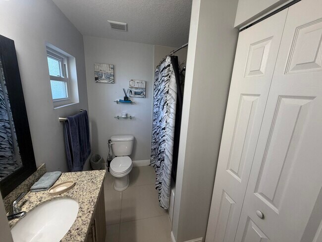 Building Photo - 5928 Papaya Rd