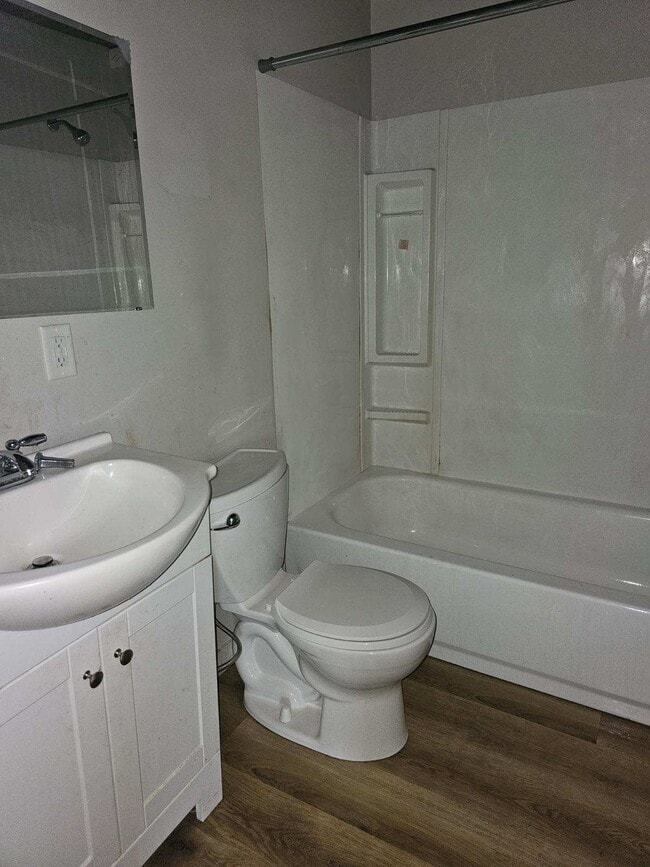 Building Photo - 107 Drive 980