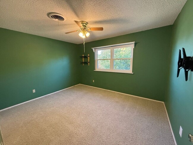 Building Photo - 4 Bed Brick Home! Zia School District! - P...