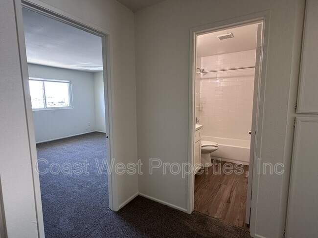 Building Photo - 1168 Cypress Ave