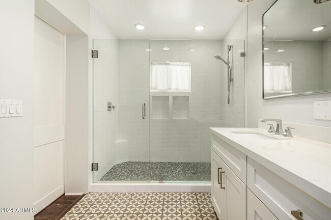 Building Photo - 4128 N 46th Pl