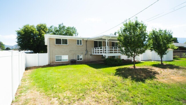 Building Photo - 5558 S Somerset Way