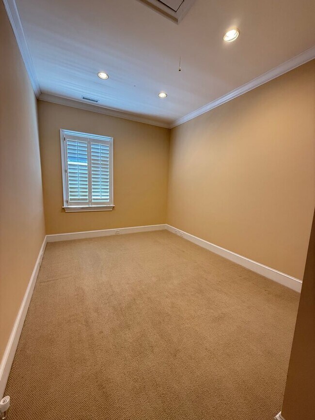 Building Photo - Kingsmill