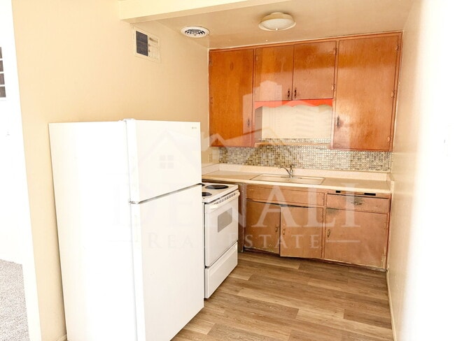 Building Photo - 1211 W Apache Trail