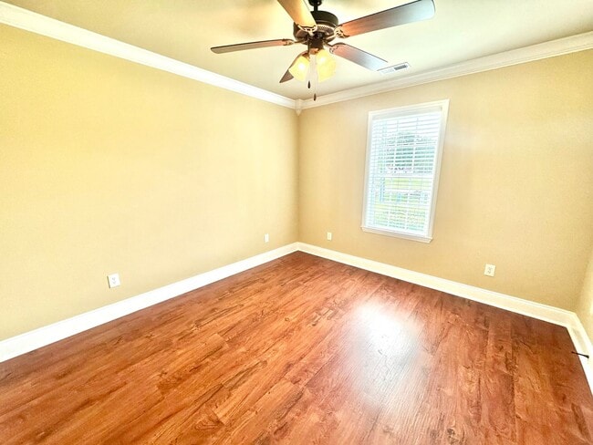 Building Photo - 3 bedroom 2 bath home. Walk to Ardmore Hig...