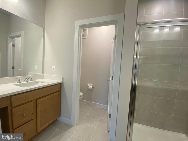 Building Photo - 43808 Middleway Ter