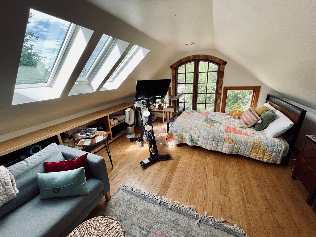 Building Photo - 1701 Taylor St NE