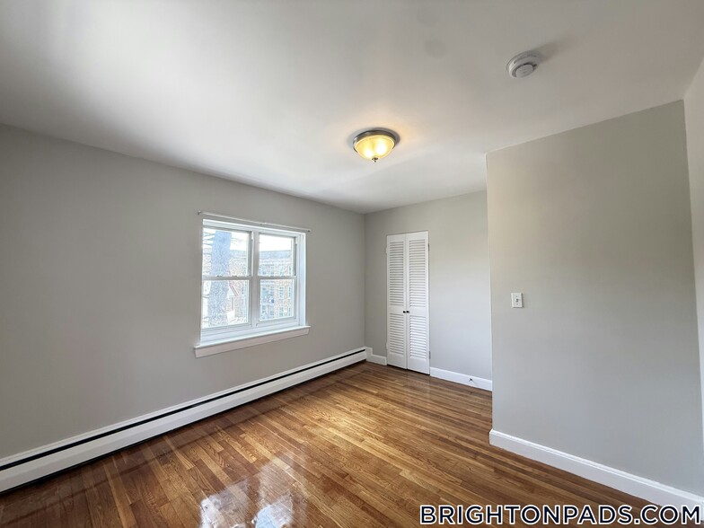 Building Photo - 63 Selkirk Rd