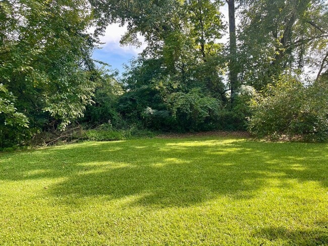 Building Photo - Amazing Deal On This 4 Bedroom/1.5 Bath Br...