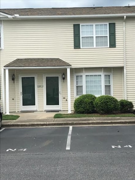 Building Photo - 2330 Vineyard Dr