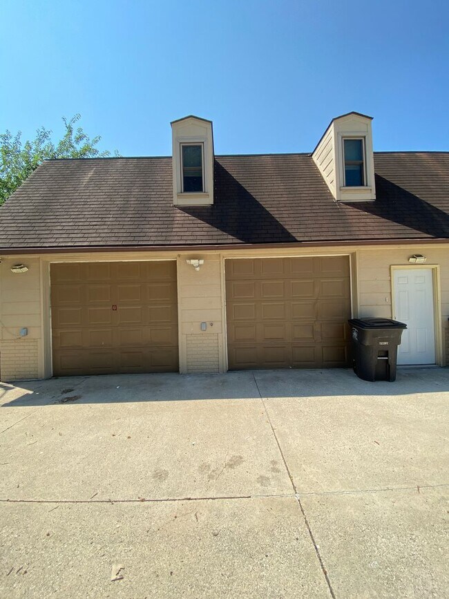 Building Photo - 1-Bedroom Home with 3-Stall Garage and Bonus Living Space