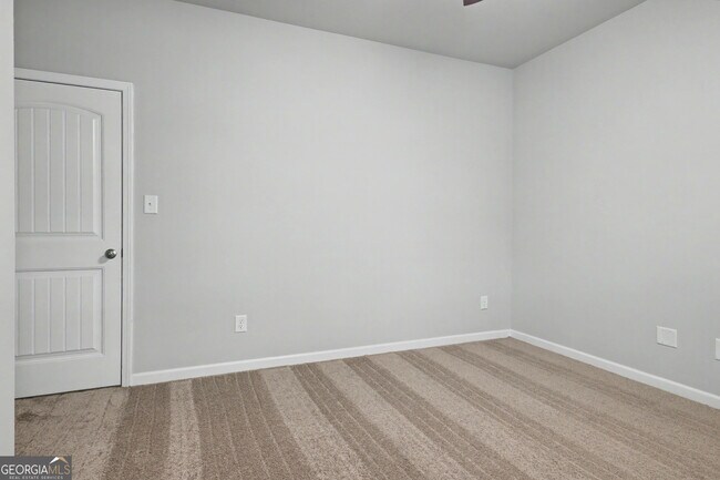 Building Photo - 270 S Ridge