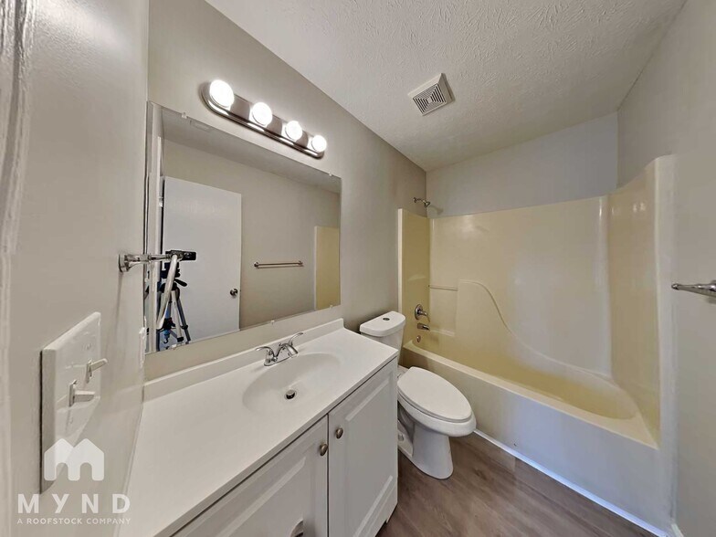 Building Photo - 447 Ashby Dr