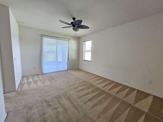 Building Photo - Spacious Phillips Landing Home w/ Walk-In ...