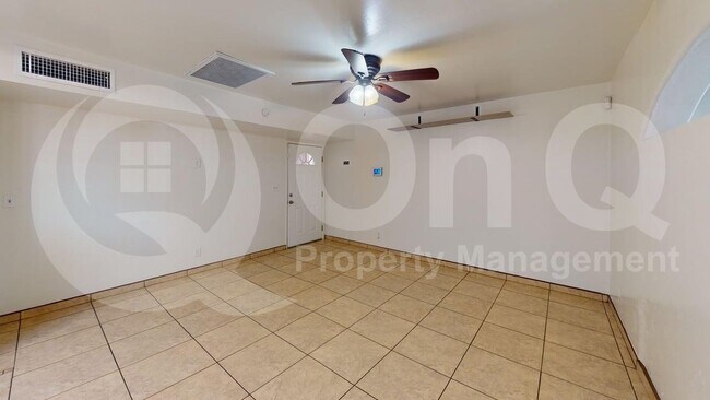 Building Photo - 1132 W Knox Pl