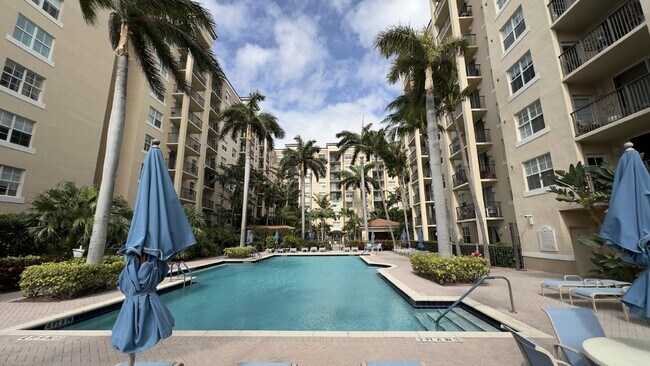 Building Photo - 2-Bedroom Penthouse in the Heart of West Palm Beach