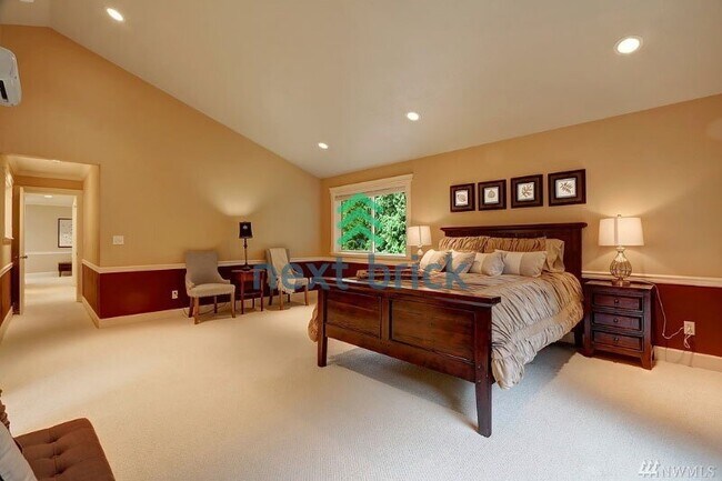 Building Photo - Rare opportunity!! Spacious 3 Bedroom Sammamish Home with 2 bonus rooms, RV Parking & Huge Backyard!