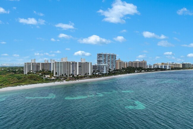 Building Photo - 1121 Crandon Blvd
