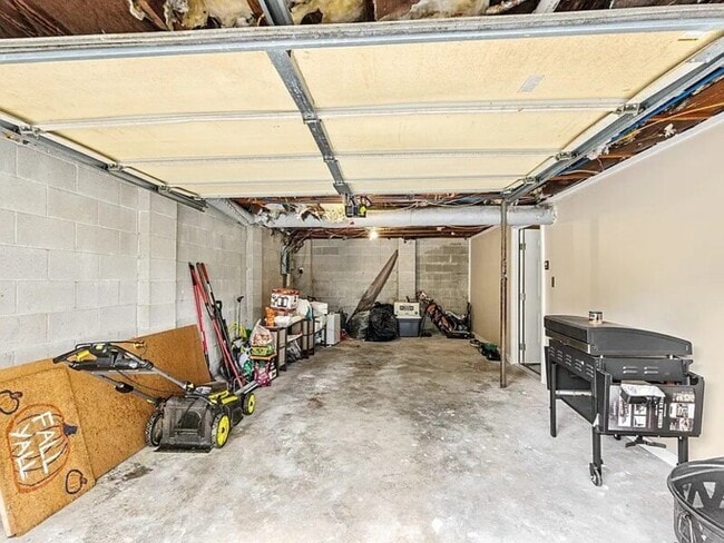 Building Photo - 703 Edwards Rd