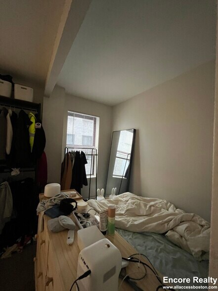 Building Photo - 843 Beacon St