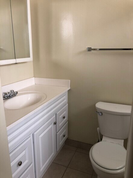 Bathroom 1 - 1947 Pelham Ave