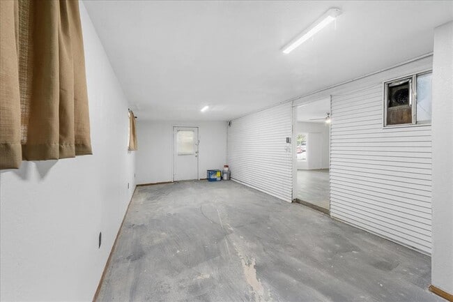 Building Photo - 7505 Shadywood Dr
