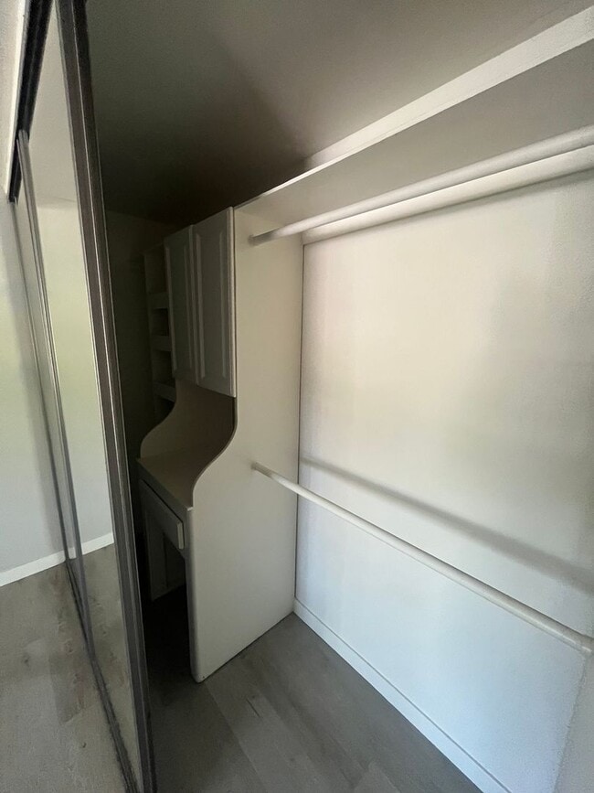 Building Photo - Spacious 2 Bed / 1 Bath Upstairs Condo in San Carlos – Utilities Included!