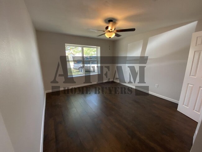 Building Photo - 4 Bedroom 2 Bathroom home for rent!