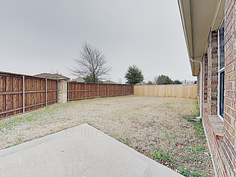 Building Photo - 3033 Lakefield Dr