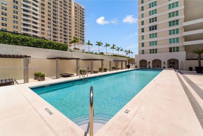 Building Photo - 800 Claughton Island Dr